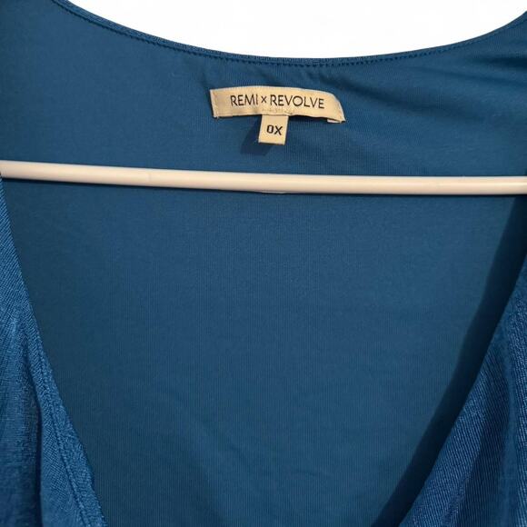 Teal front twist going out - Picture 3 of 4